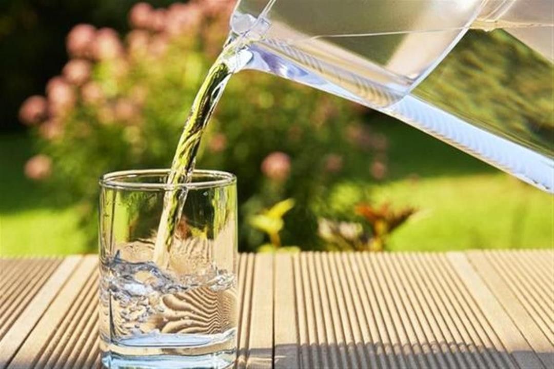 Visual chart suggesting weekly hydration rhythm blocks
